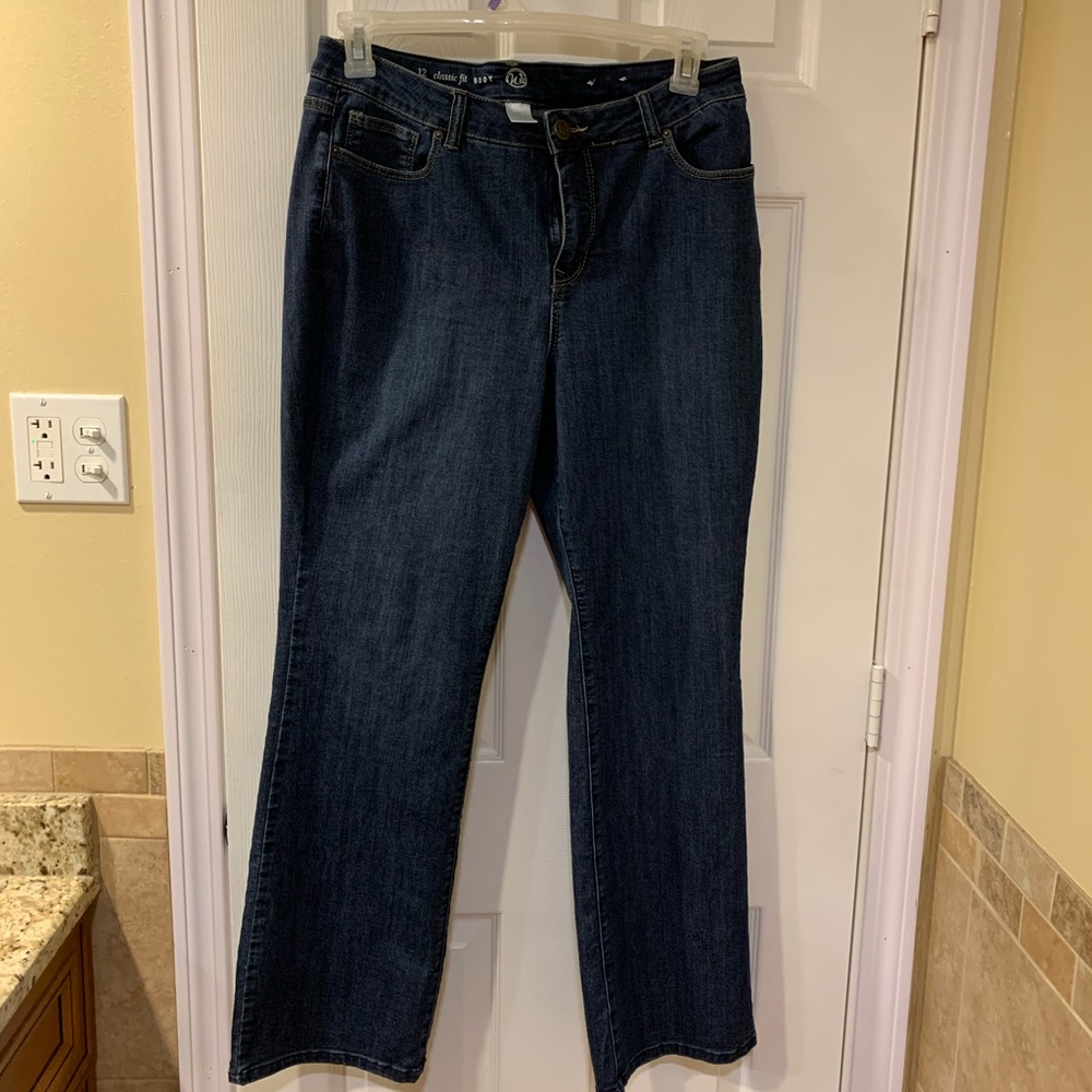 Dress Barn Classic fit Boot cut Jeans Dark wash 12